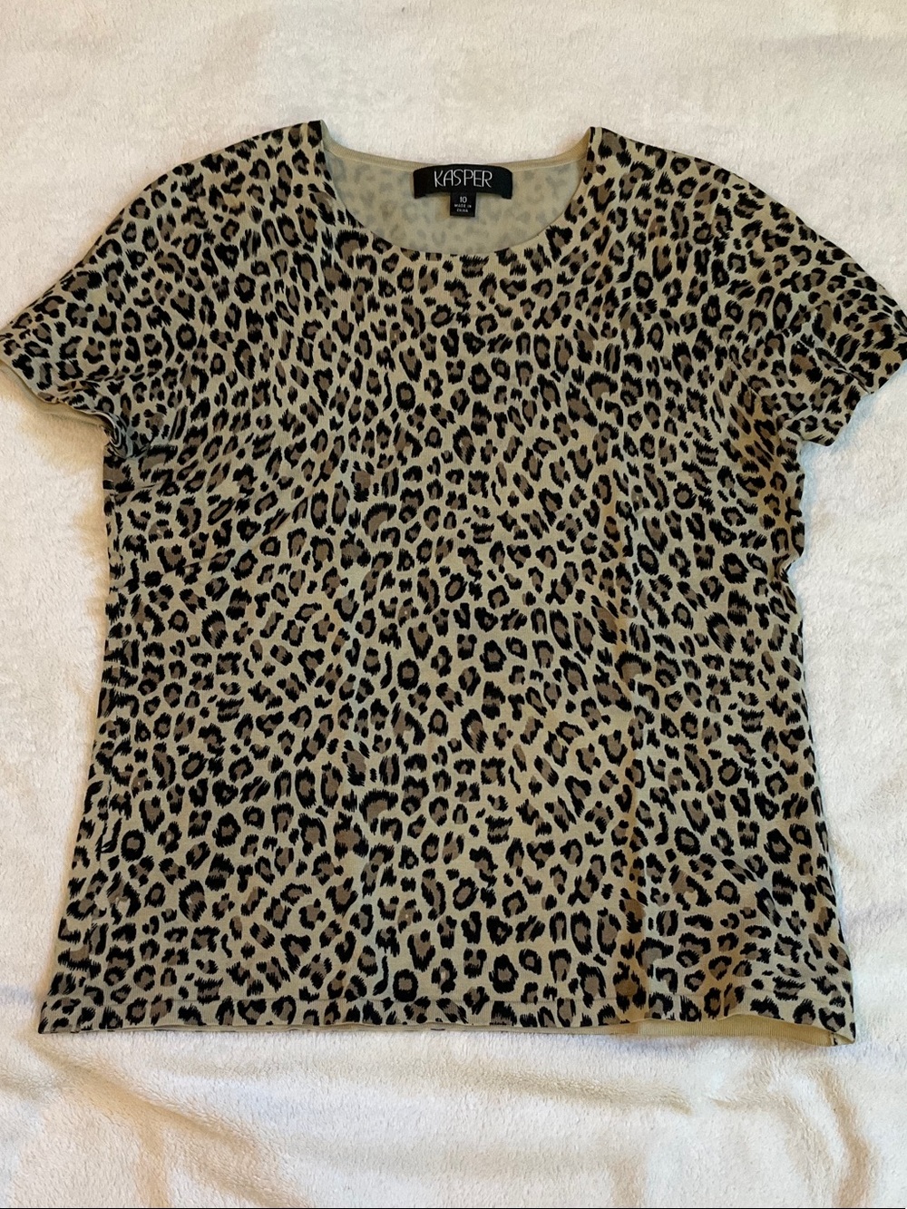 Kasper Leopard Print Short Sleeve Sweater in Tan and Black